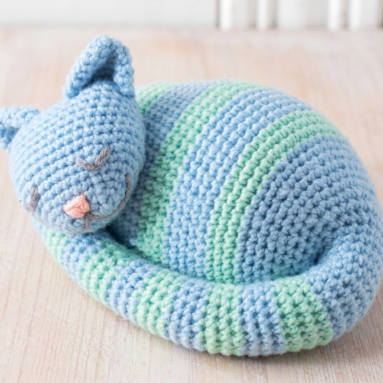 Receita de Amigurumi Grátis: Gatinho Peso de Porta (Passo a Passo Completo)